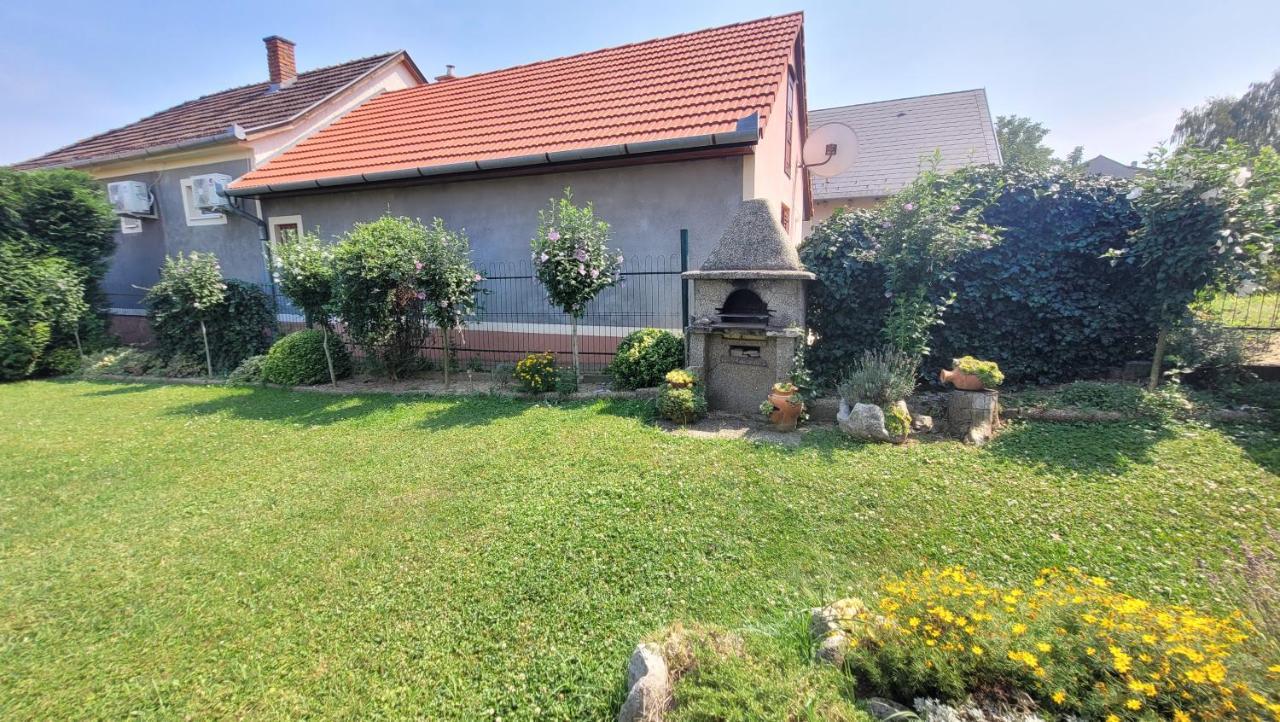 Zoltan Nyaralo Apartment Zalakaros Luaran gambar